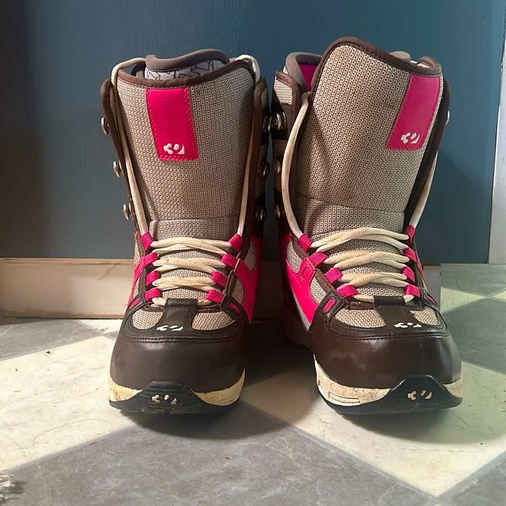 32 Below womens snowbaord boots US size 10, Euro 41.5, UK 7.5. Worn once.
